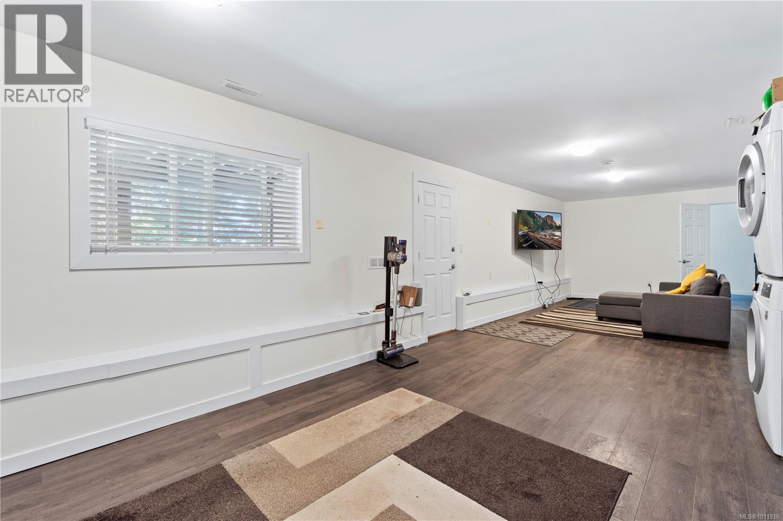 Photo 22 of 125 Arbutus Cres, Ladysmith BC