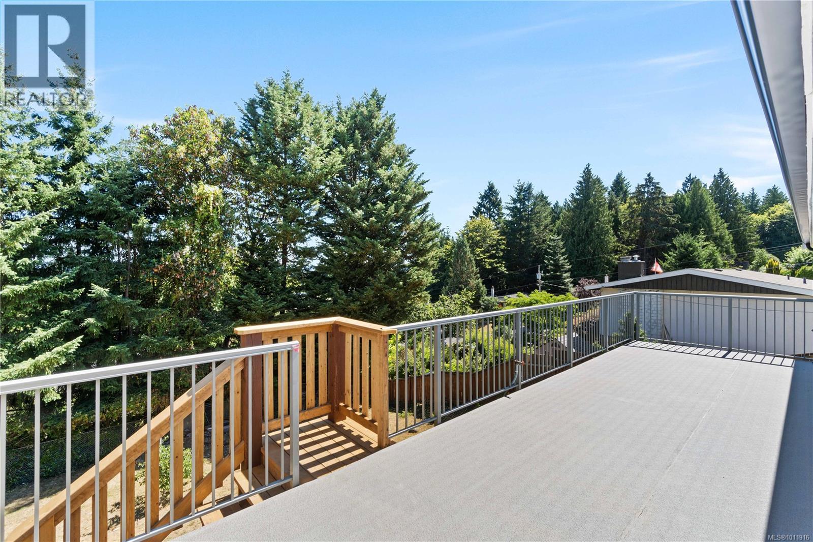 Photo 32 of 125 Arbutus Cres, Ladysmith BC