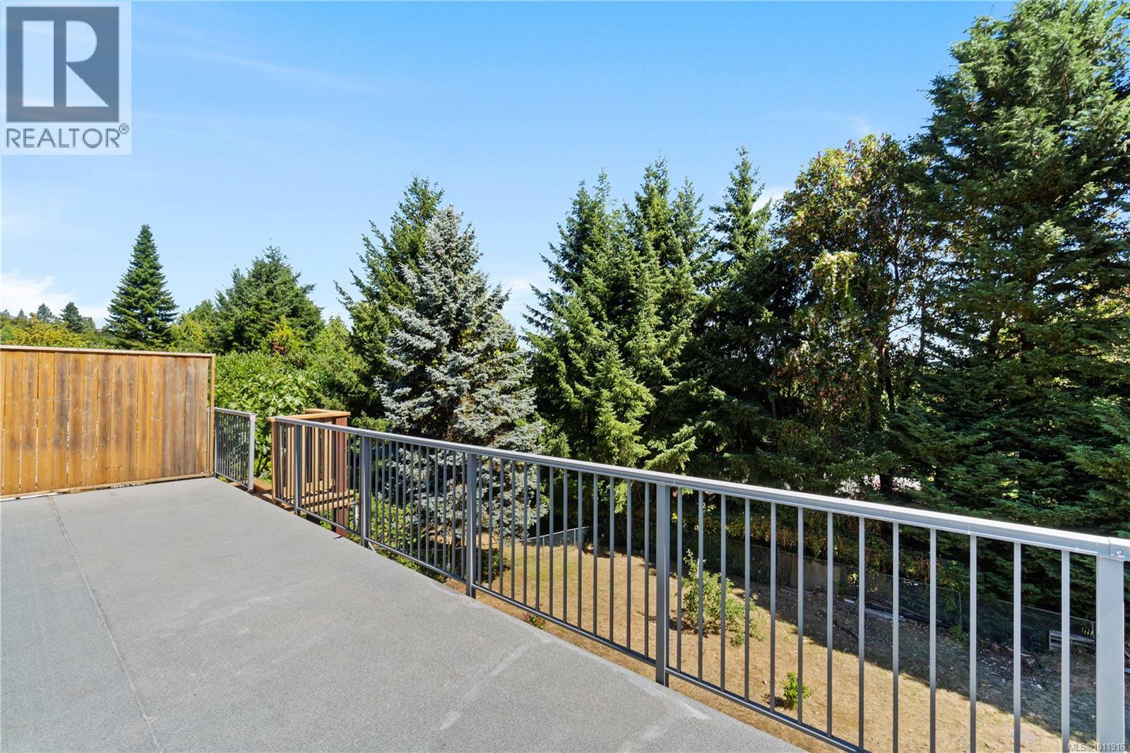 Photo 33 of 125 Arbutus Cres, Ladysmith BC