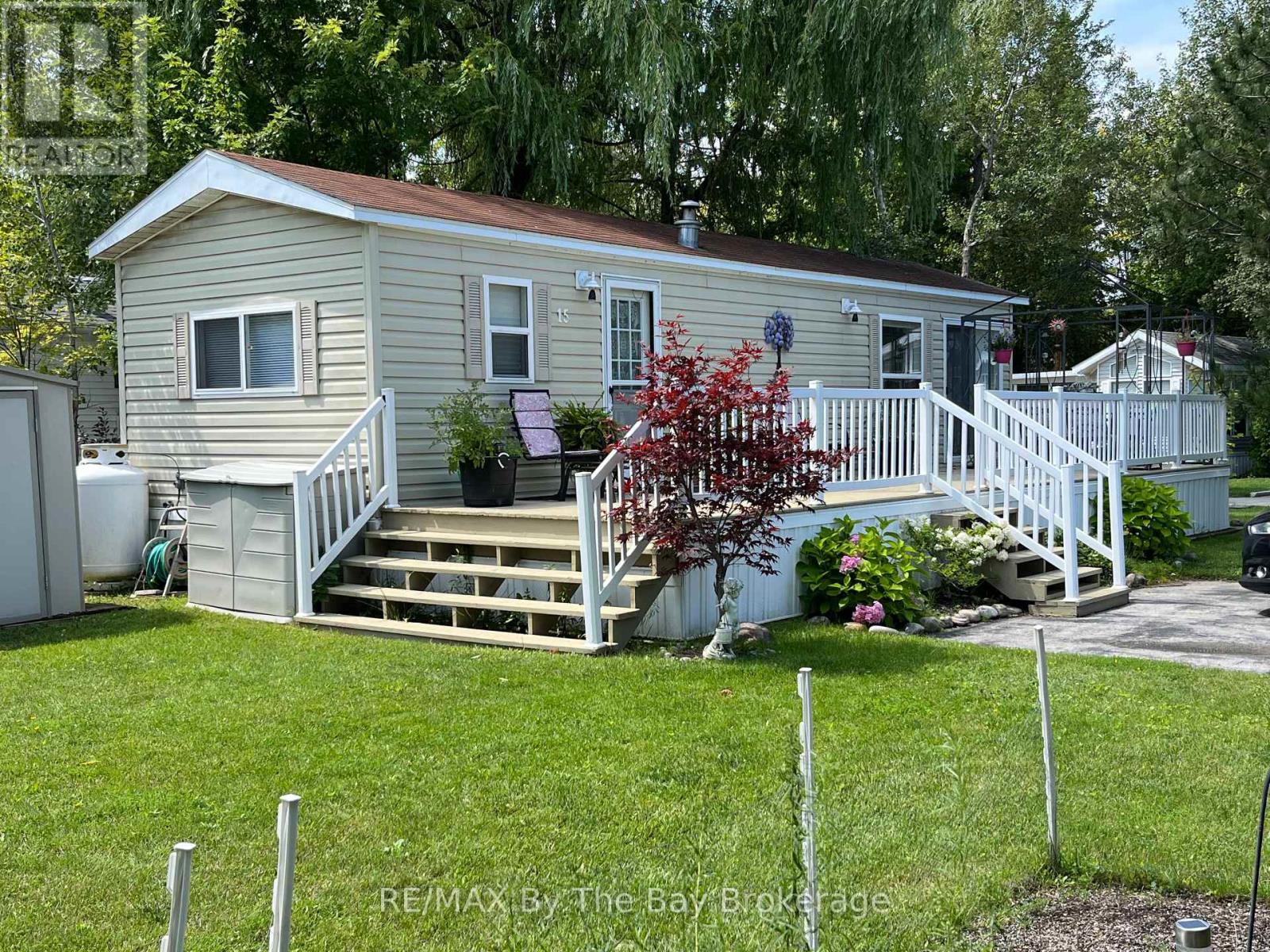 Photo 16 of 15 Huron Circle, Wasaga Beach ON