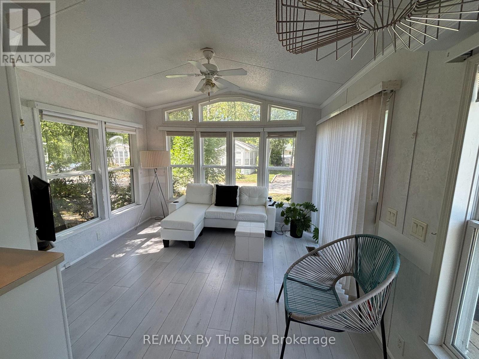 Photo 5 of 15 Huron Circle, Wasaga Beach ON