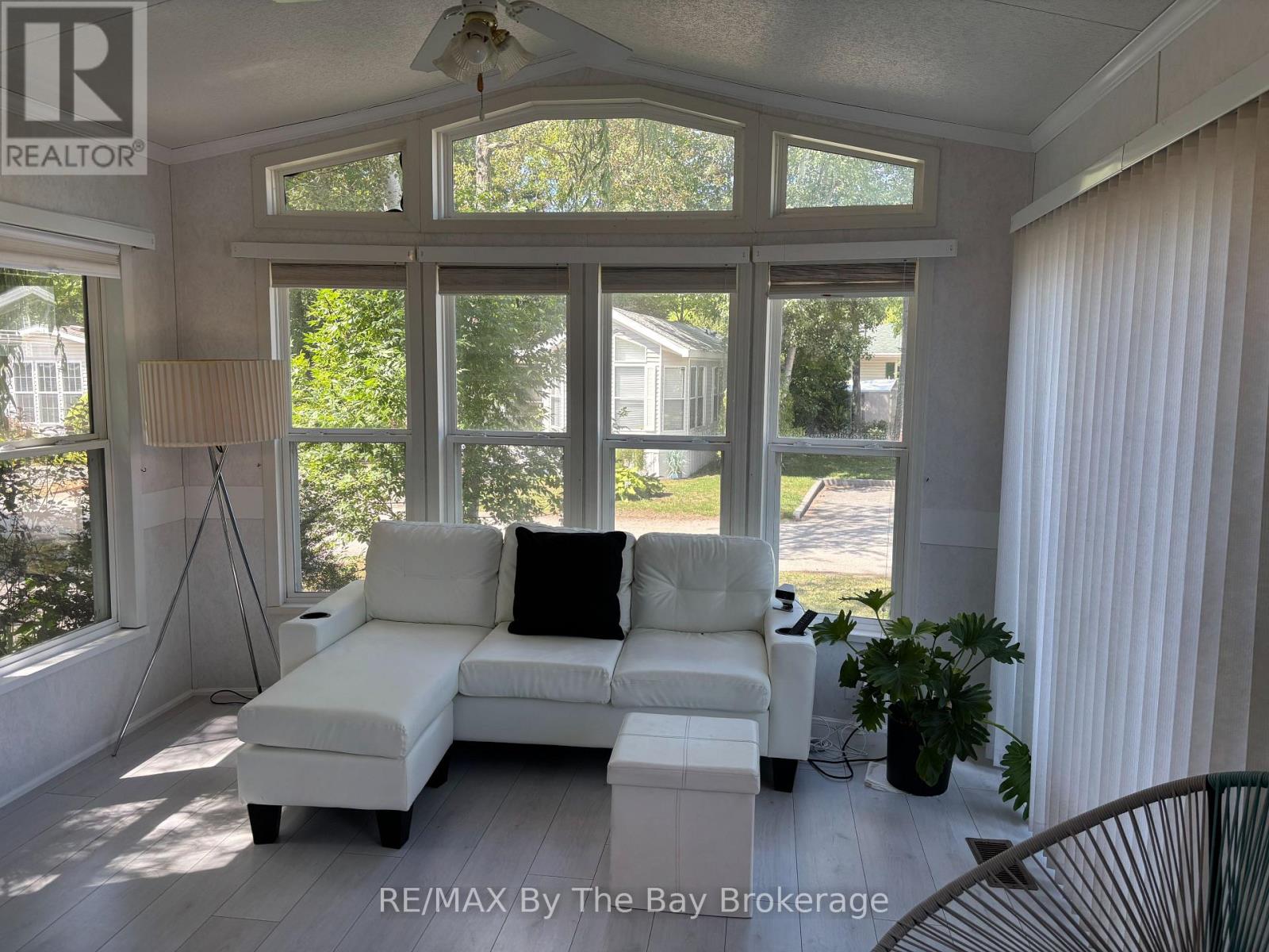 Photo 24 of 15 Huron Circle, Wasaga Beach ON