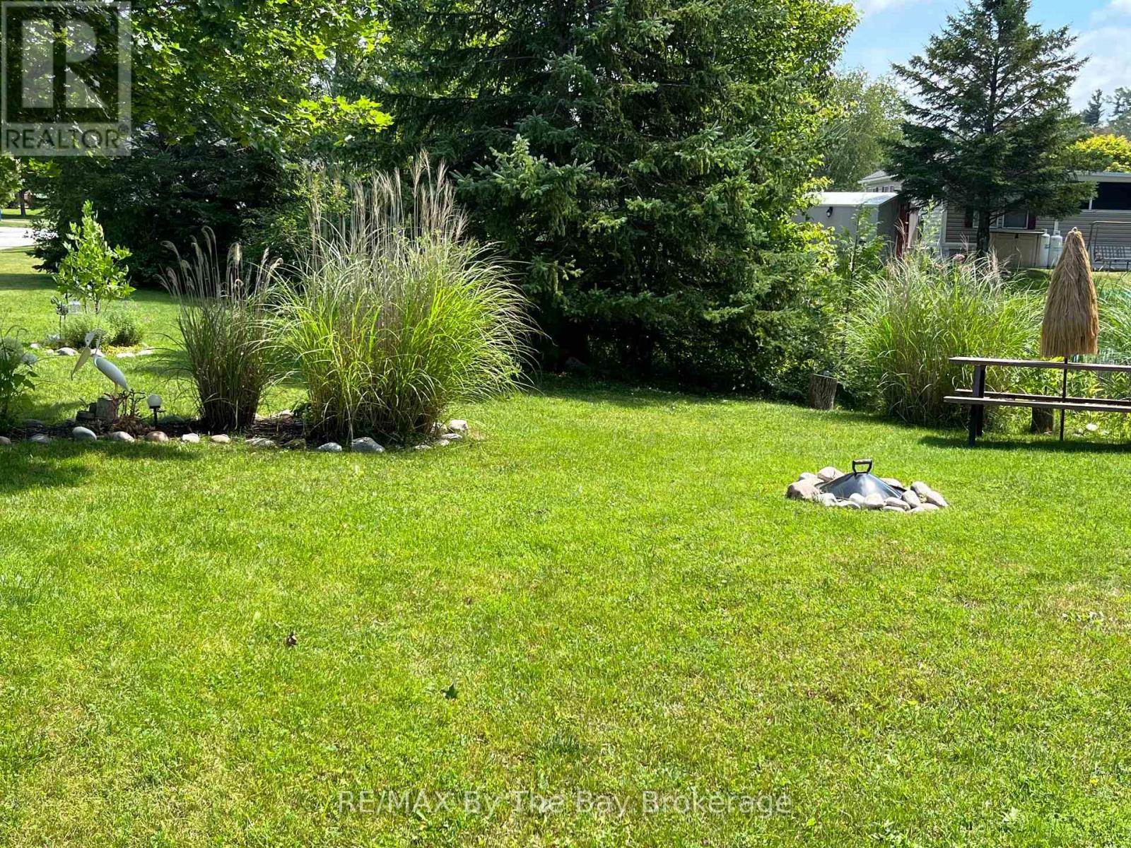 Photo 10 of 15 Huron Circle, Wasaga Beach ON