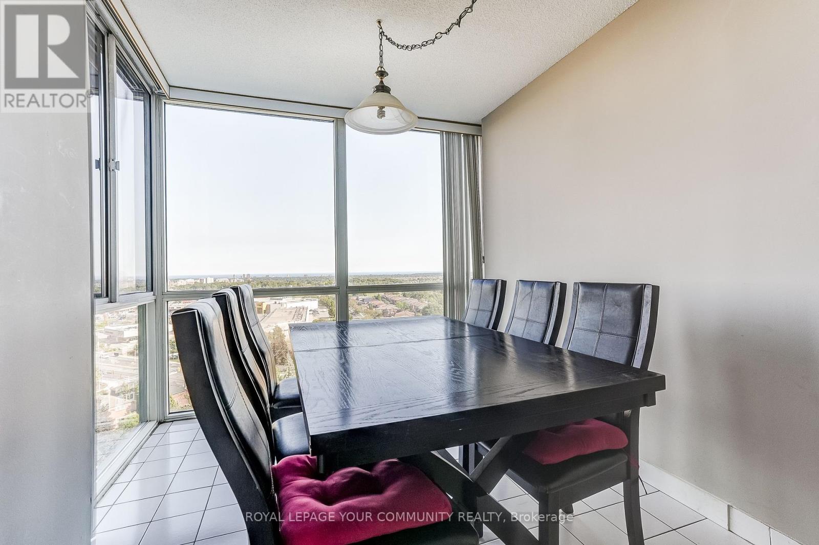 Photo 10 of 1208 350 Webb Drive, Mississauga ON