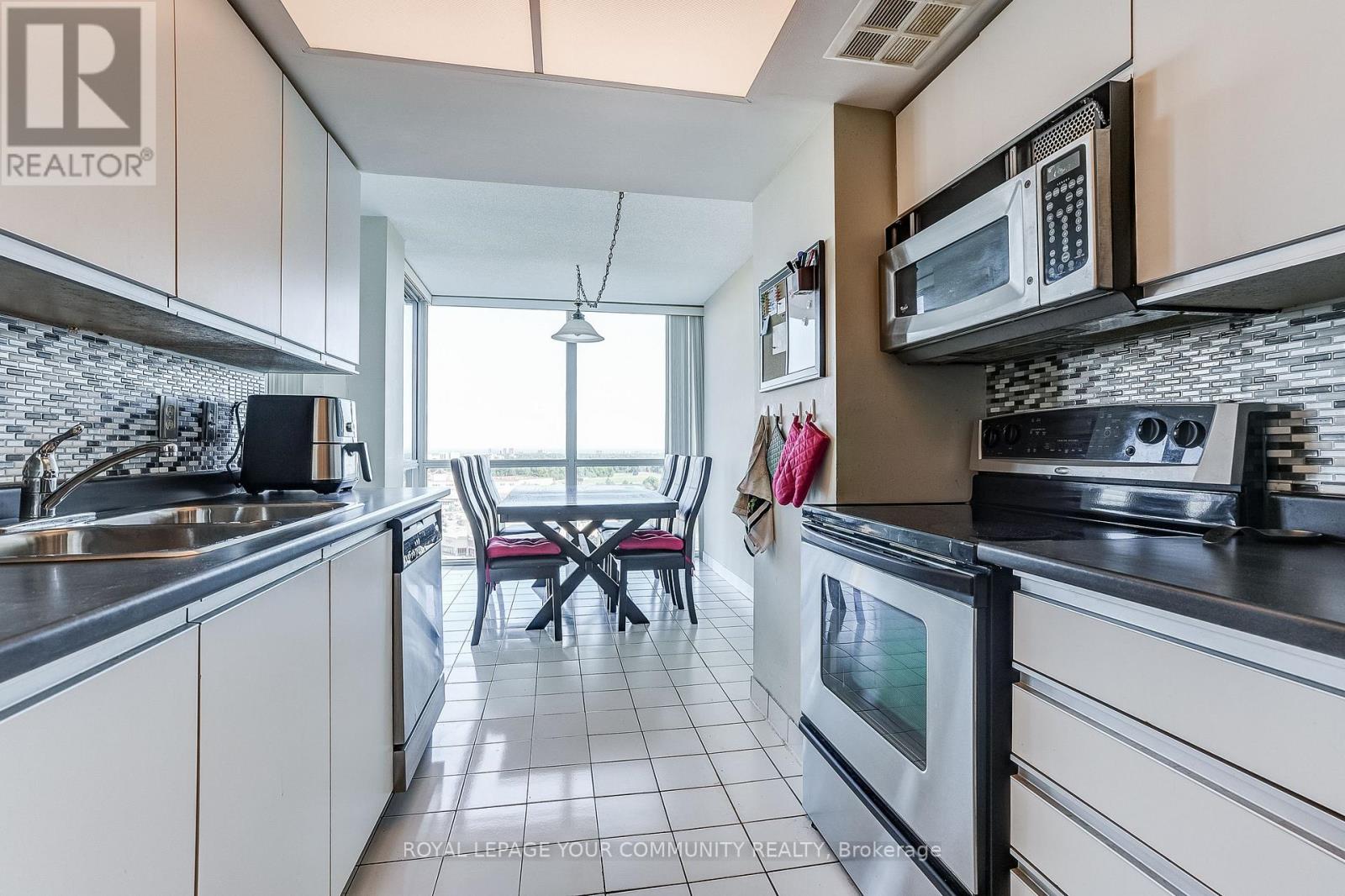 Photo 14 of 1208 350 Webb Drive, Mississauga ON