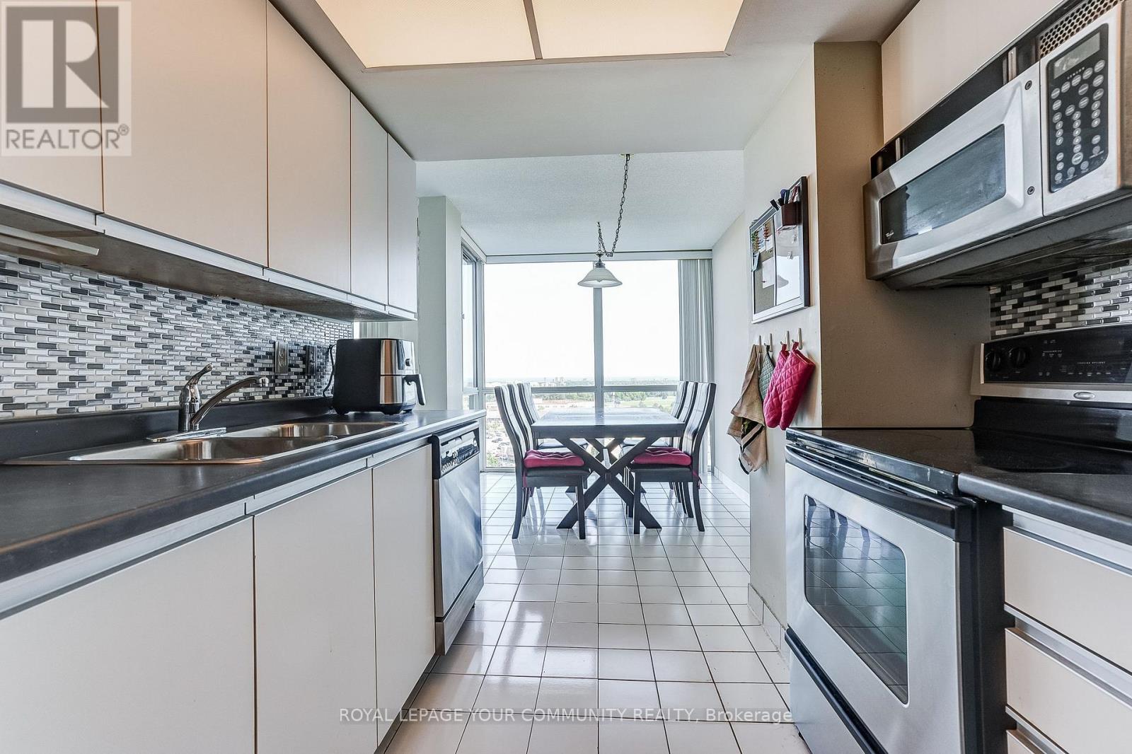 Photo 15 of 1208 350 Webb Drive, Mississauga ON