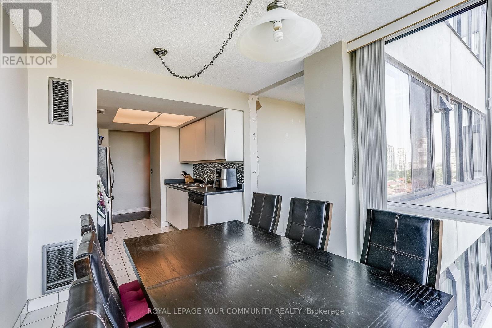 Photo 11 of 1208 350 Webb Drive, Mississauga ON