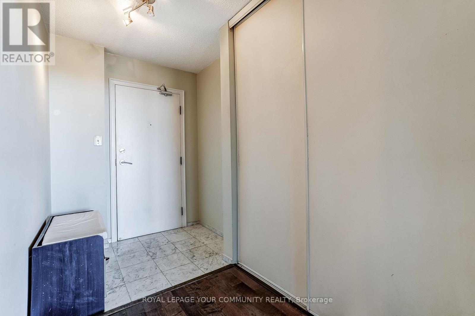 Photo 3 of 1208 350 Webb Drive, Mississauga ON