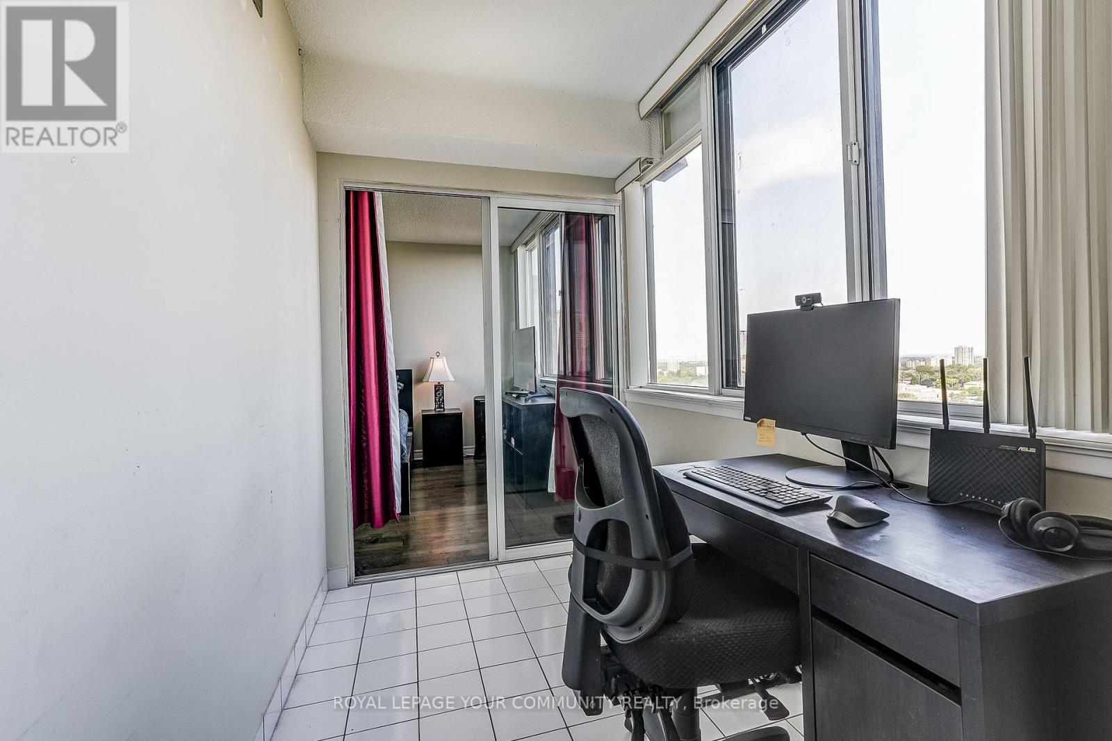 Photo 9 of 1208 350 Webb Drive, Mississauga ON