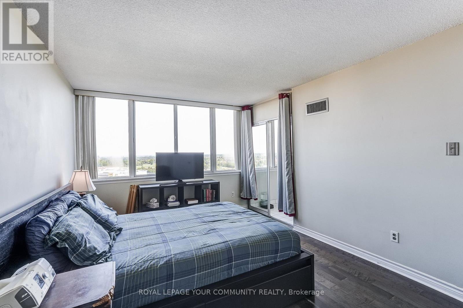 Photo 7 of 1208 350 Webb Drive, Mississauga ON