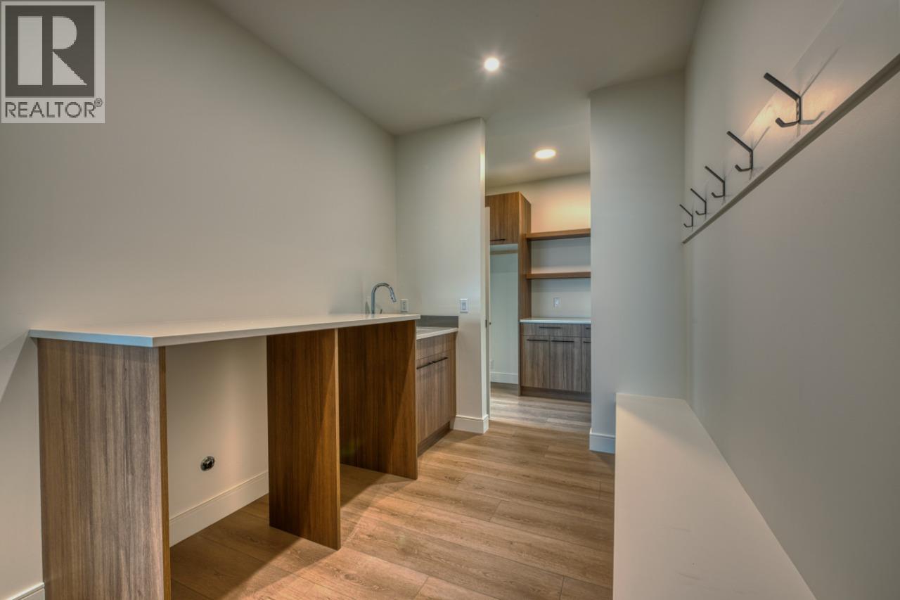 Photo 13 of 1070 Emslie Street, Kelowna BC