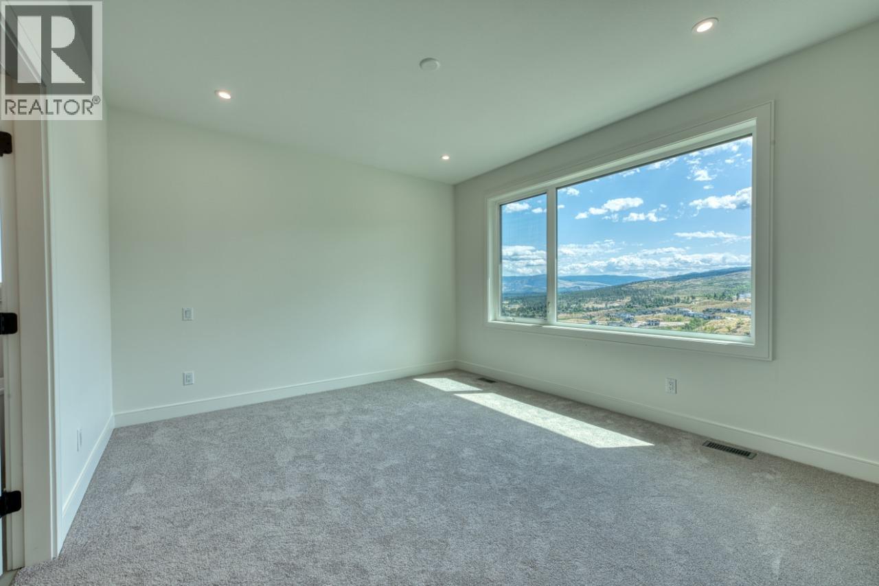 Photo 5 of 1070 Emslie Street, Kelowna BC