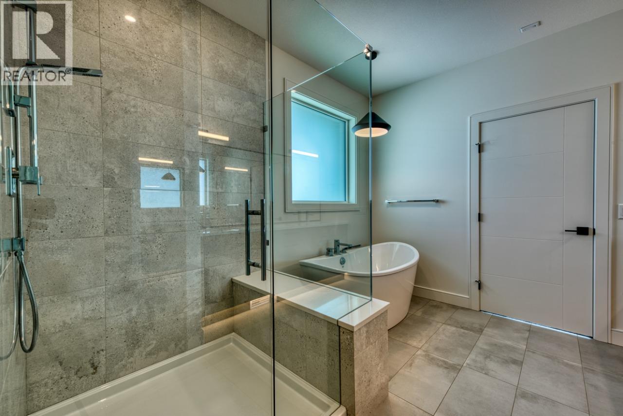 Photo 32 of 1070 Emslie Street, Kelowna BC