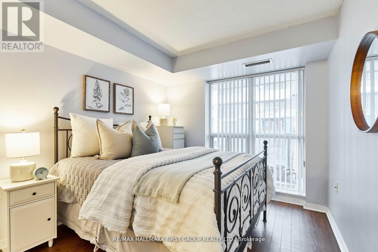 Photo 10 of 612 28 Olive Avenue, Toronto ON