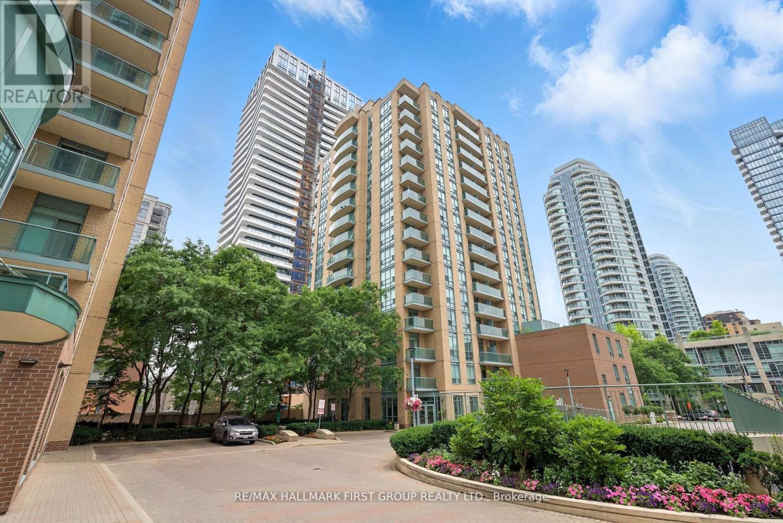 Photo 3 of 612 28 Olive Avenue, Toronto ON