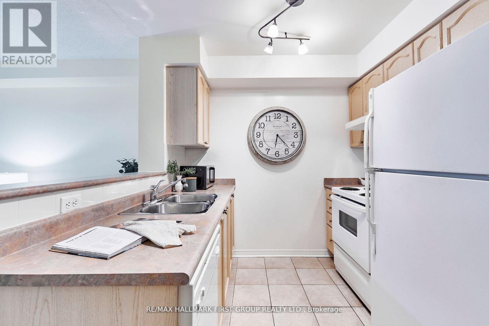 Photo 6 of 612 28 Olive Avenue, Toronto ON