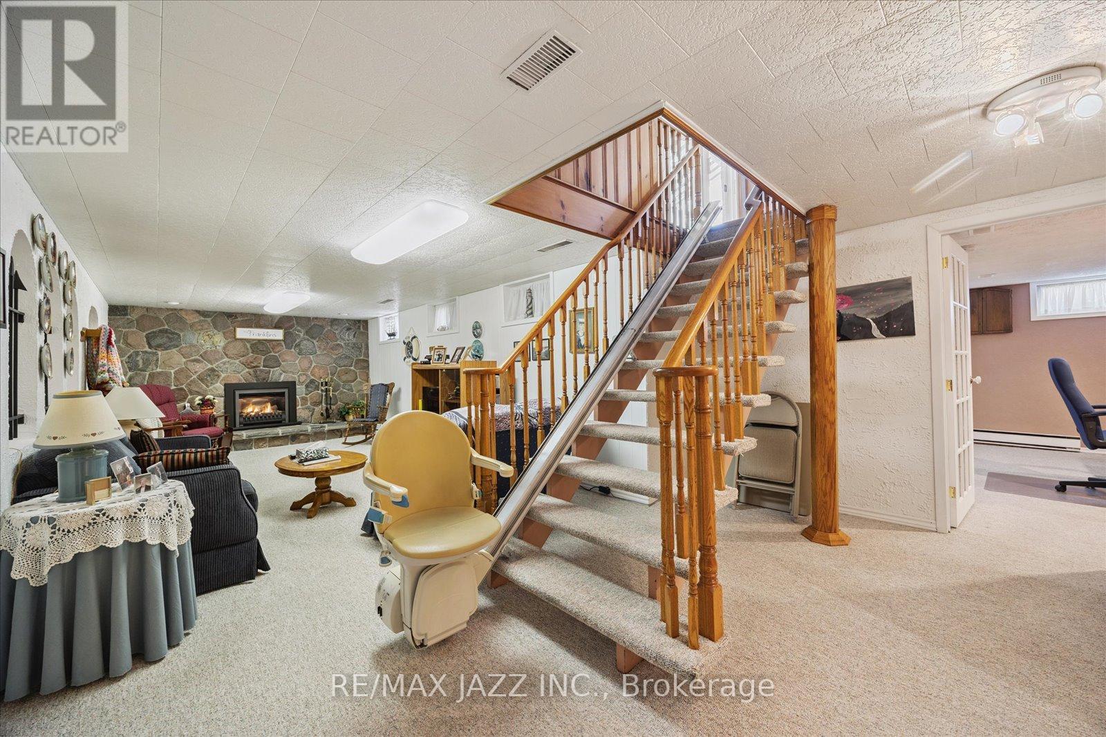 Photo 15 of 606 Gibbons Street, Oshawa ON