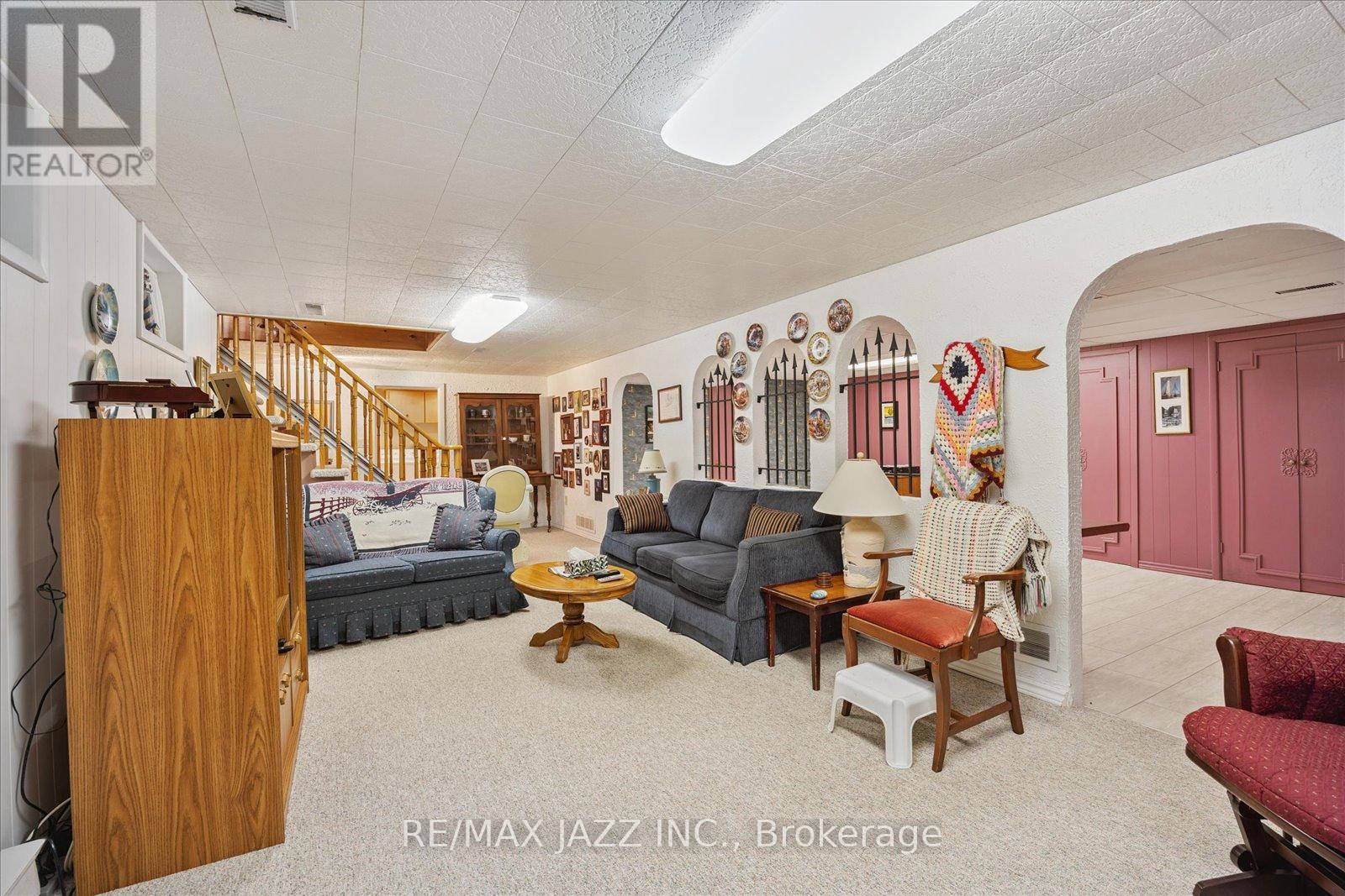 Photo 7 of 606 Gibbons Street, Oshawa ON