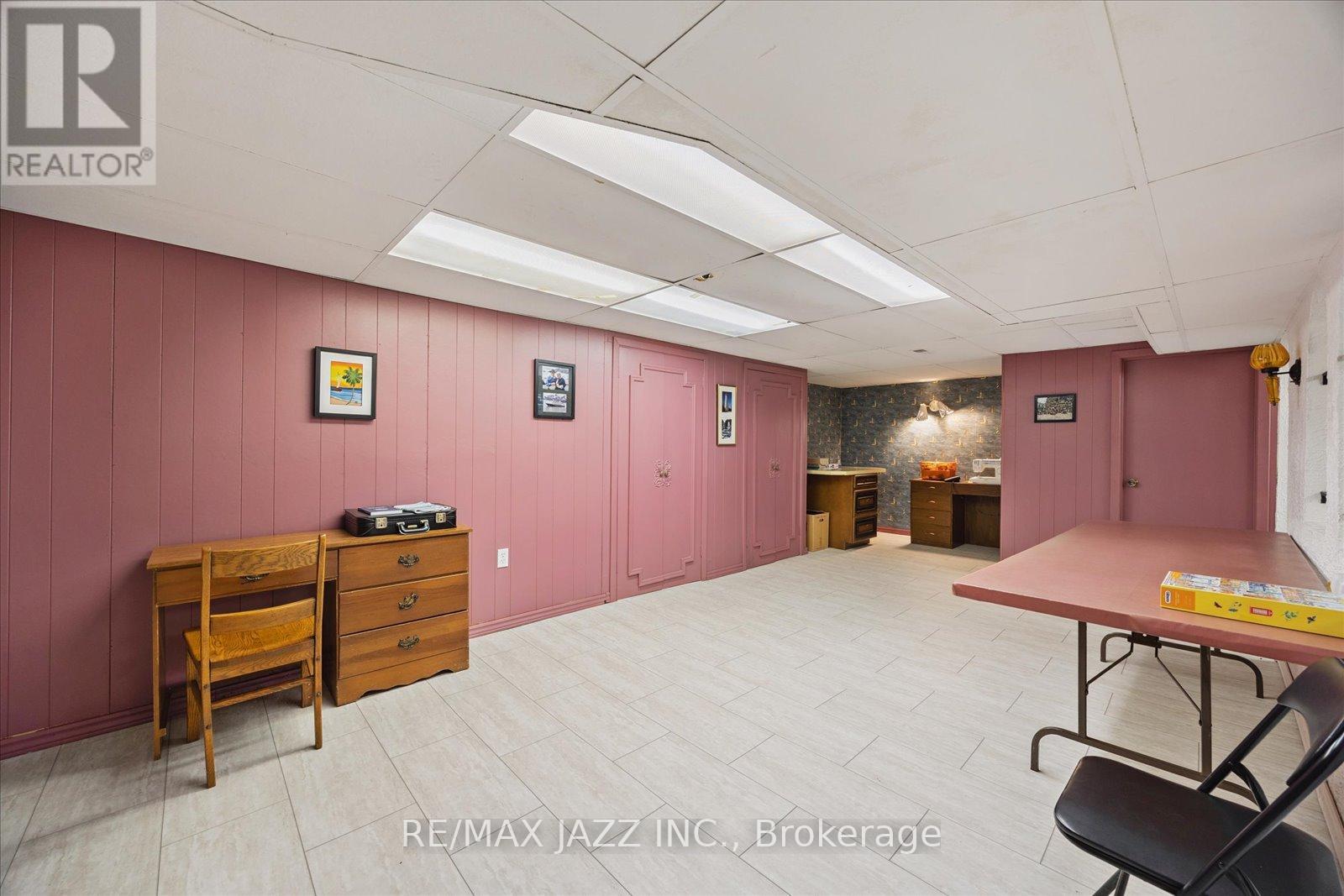 Photo 2 of 606 Gibbons Street, Oshawa ON