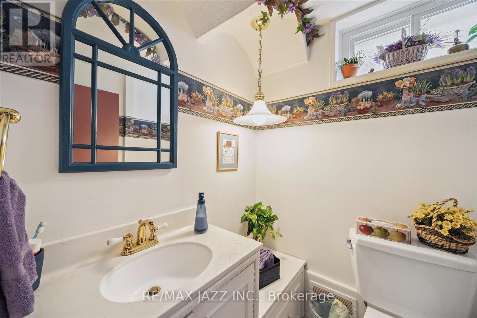 Photo 6 of 606 Gibbons Street, Oshawa ON