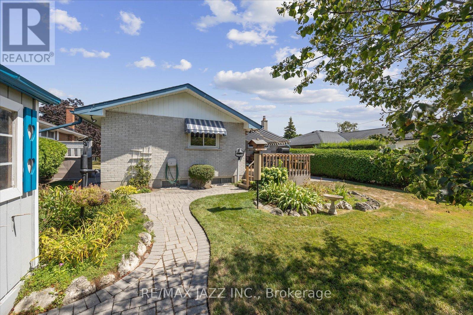Photo 8 of 606 Gibbons Street, Oshawa ON