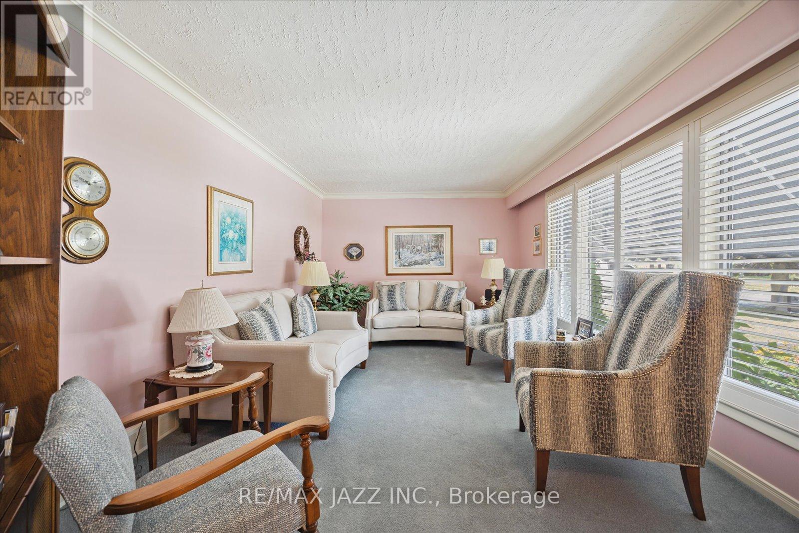 Photo 5 of 606 Gibbons Street, Oshawa ON