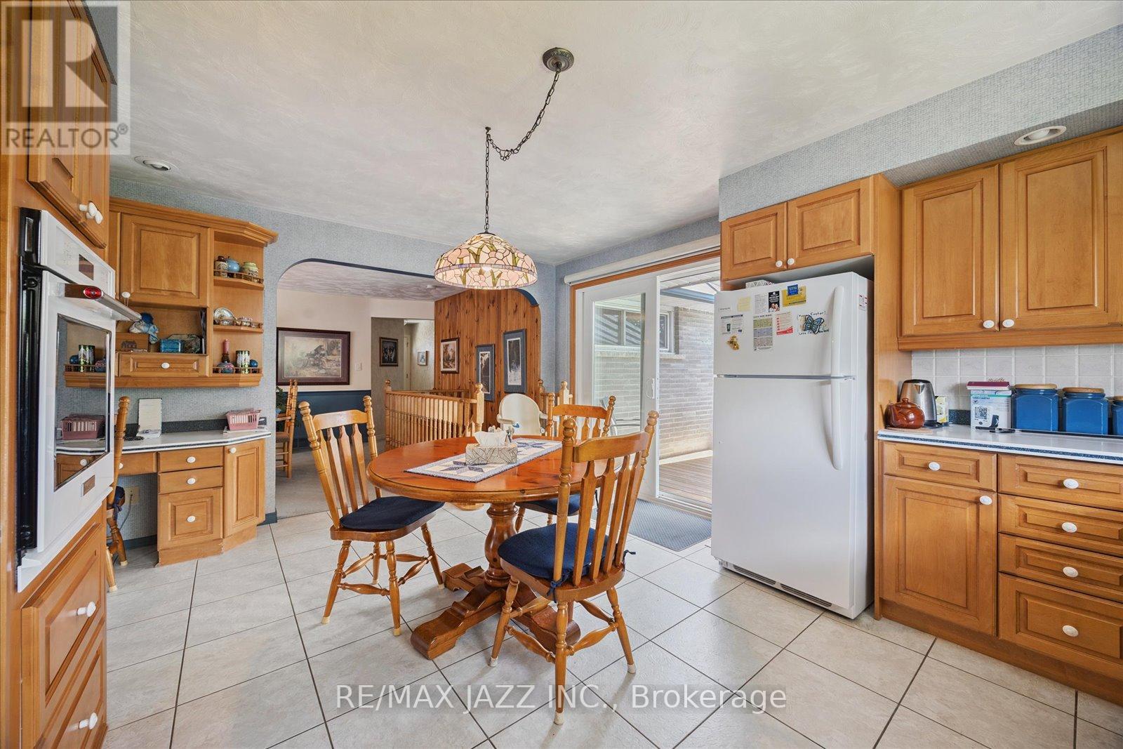 Photo 11 of 606 Gibbons Street, Oshawa ON