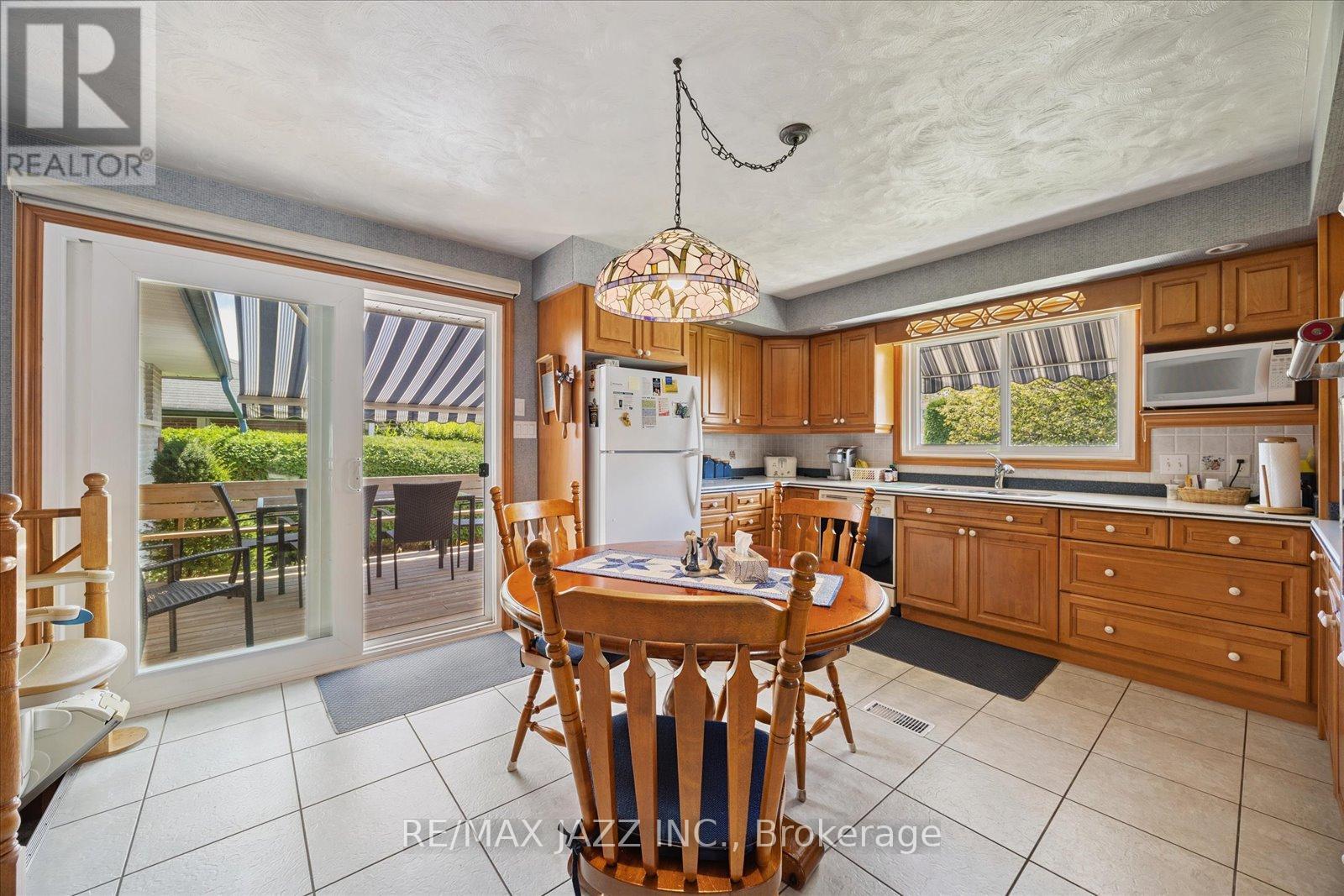 Photo 4 of 606 Gibbons Street, Oshawa ON