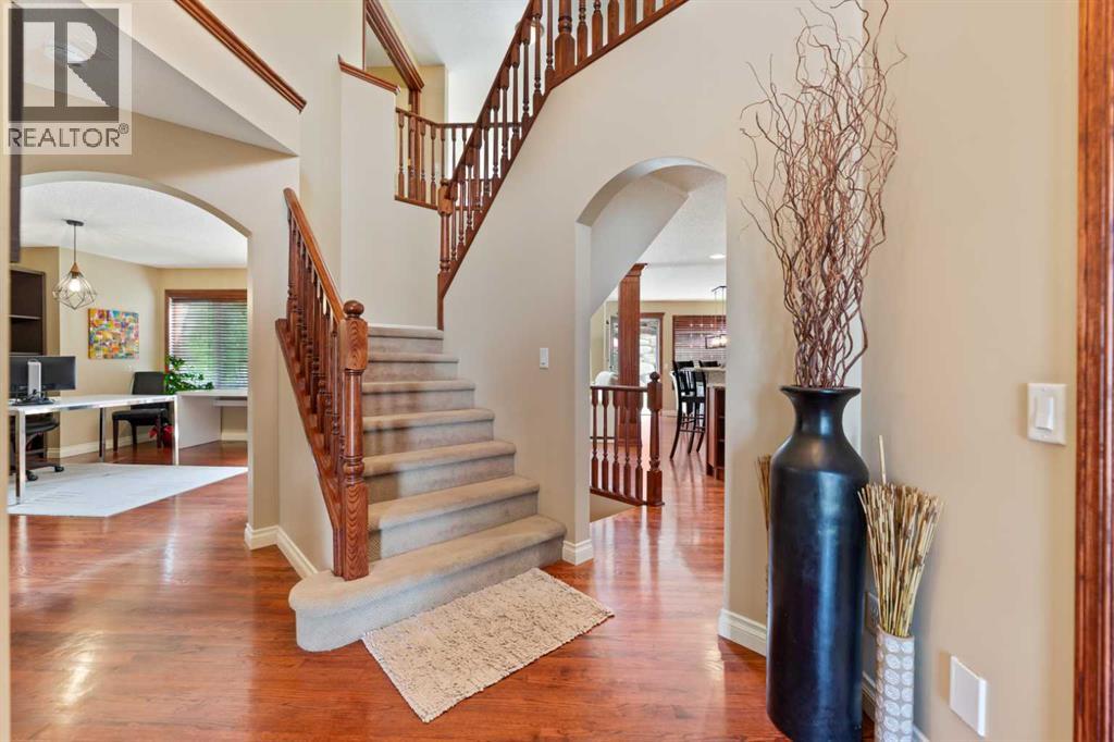 Single Family House for Sale in  Sienna Park Drive SW Signal Hill Calgary 