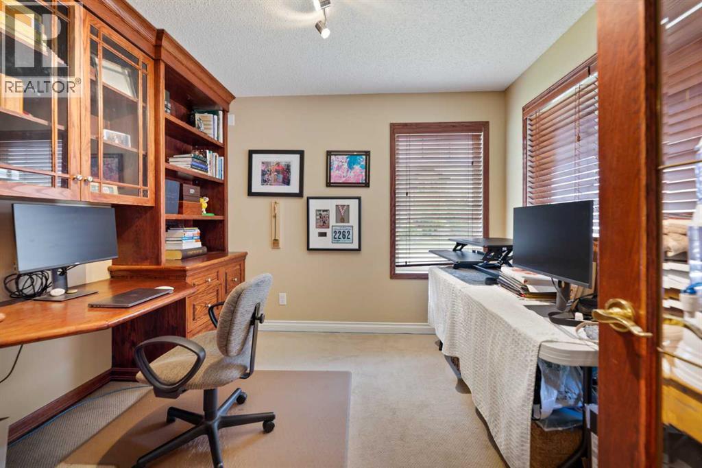 Single Family House for Sale in  Sienna Park Drive SW Signal Hill Calgary 