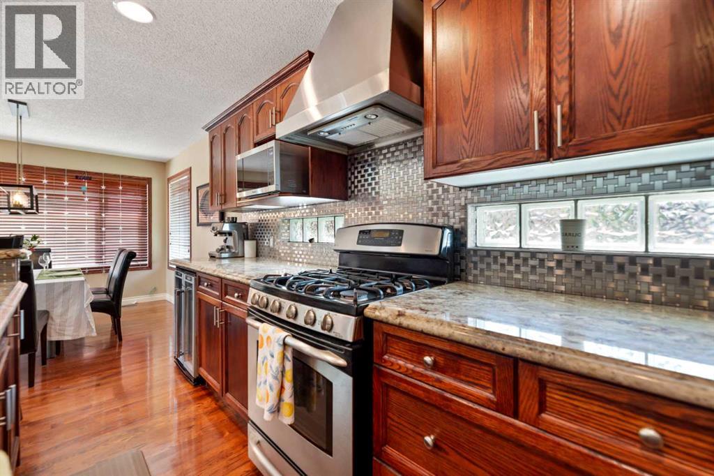 Single Family House for Sale in  Sienna Park Drive SW Signal Hill Calgary 