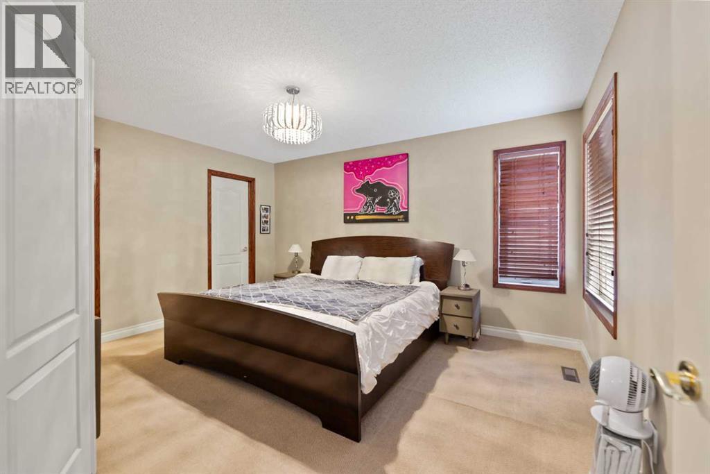 Single Family House for Sale in  Sienna Park Drive SW Signal Hill Calgary 