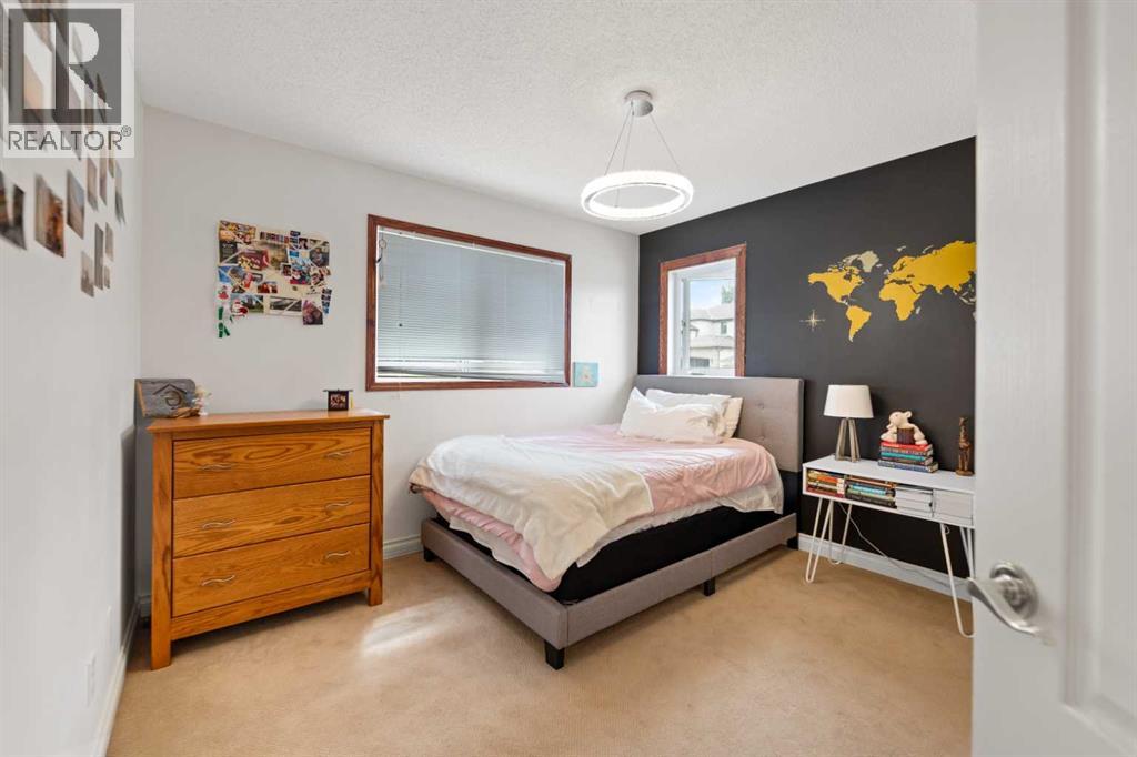 Single Family House for Sale in  Sienna Park Drive SW Signal Hill Calgary 