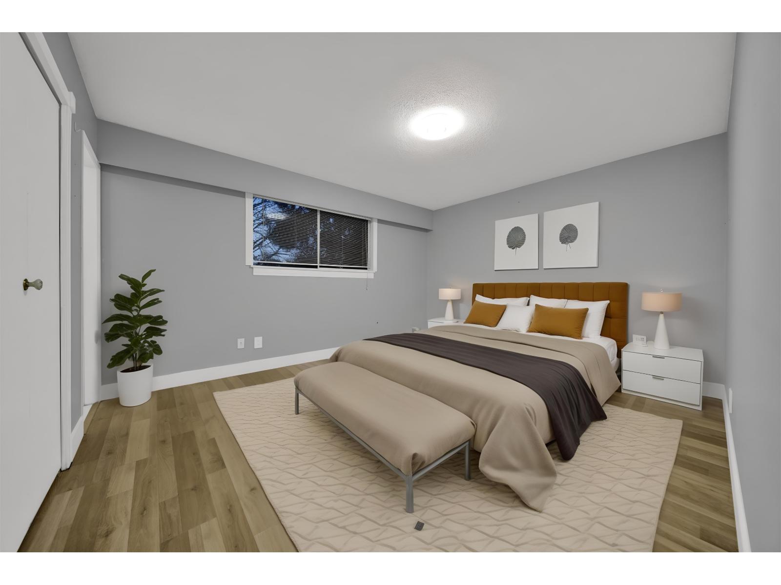Photo 4 of 7085 140 A Street, Surrey BC