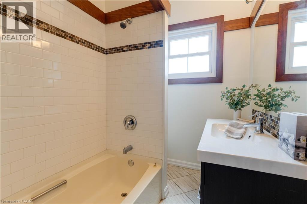 Photo 4 of 103 Arkell Street, Hamilton ON