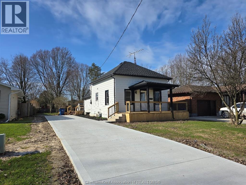 Photo 1 of 507 Trerice Street West, Dresden ON