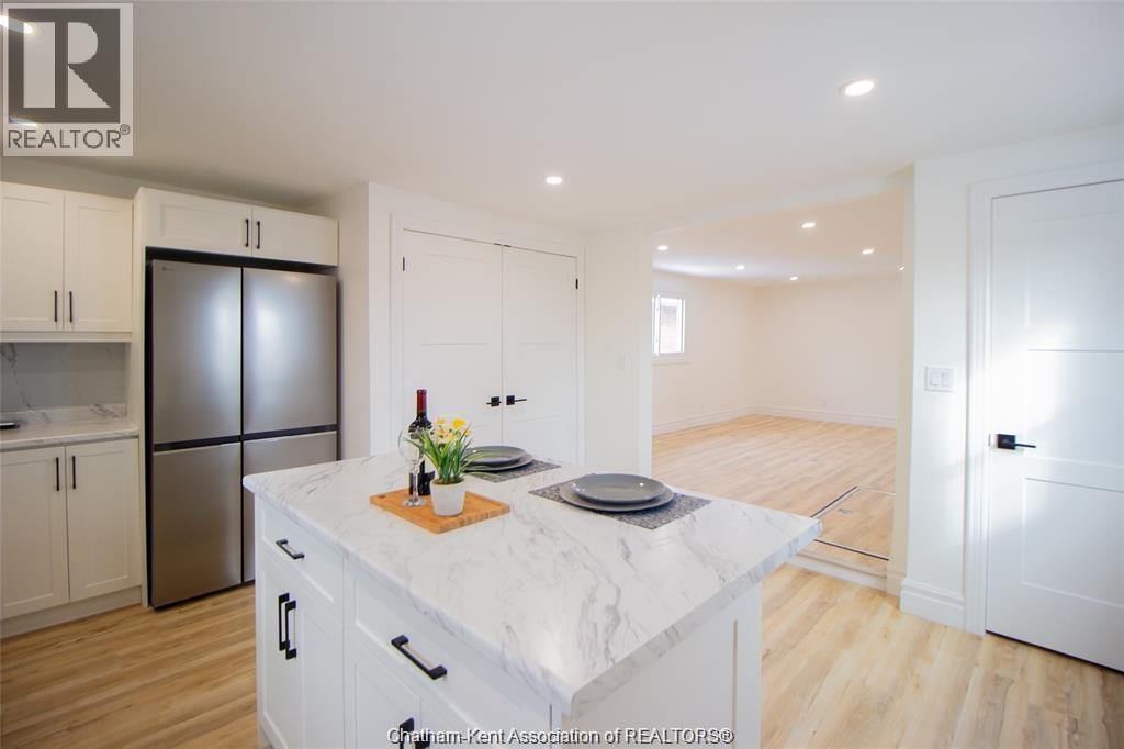 Photo 11 of 507 Trerice Street West, Dresden ON