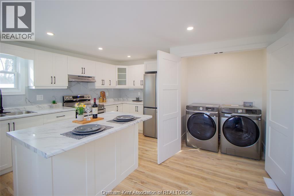 Photo 12 of 507 Trerice Street West, Dresden ON