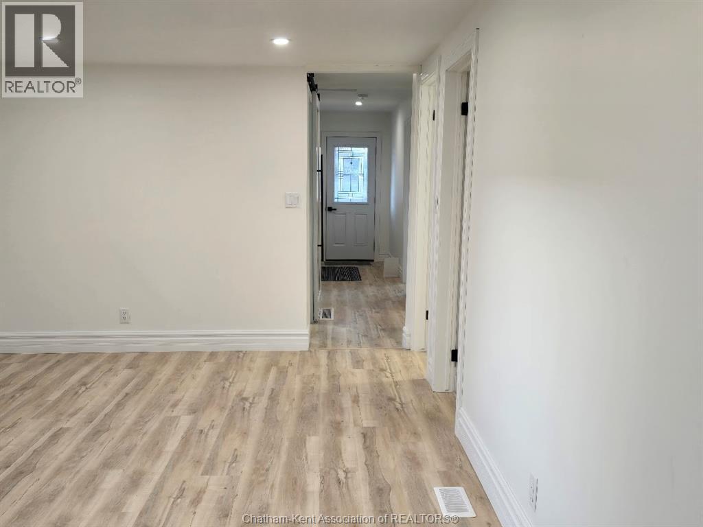 Photo 14 of 507 Trerice Street West, Dresden ON