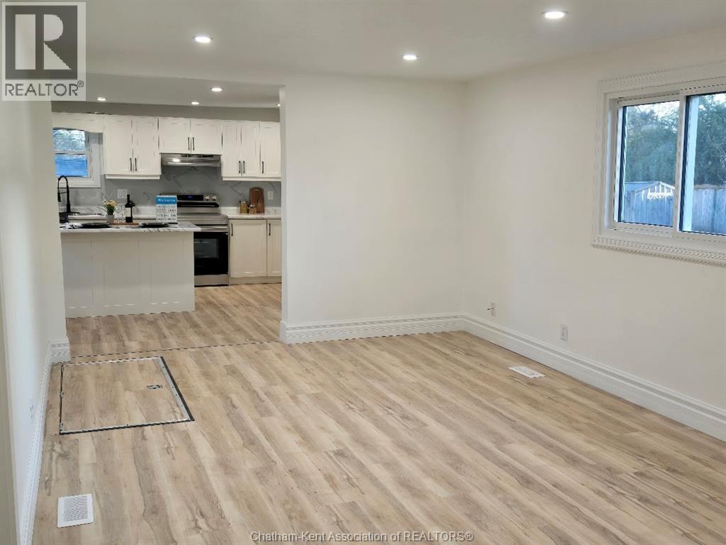 Photo 15 of 507 Trerice Street West, Dresden ON