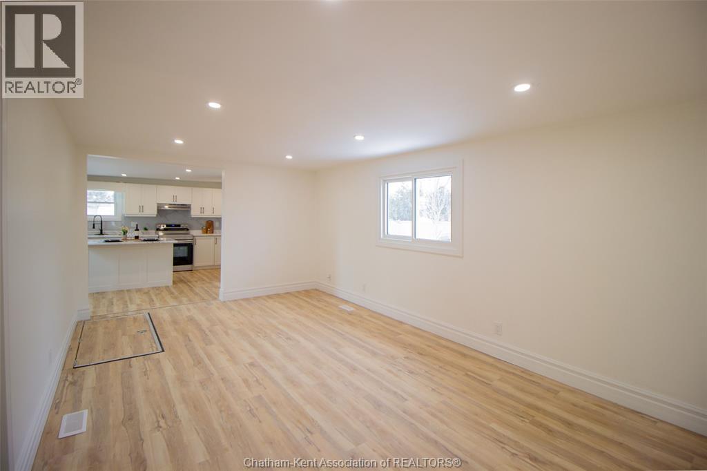 Photo 16 of 507 Trerice Street West, Dresden ON