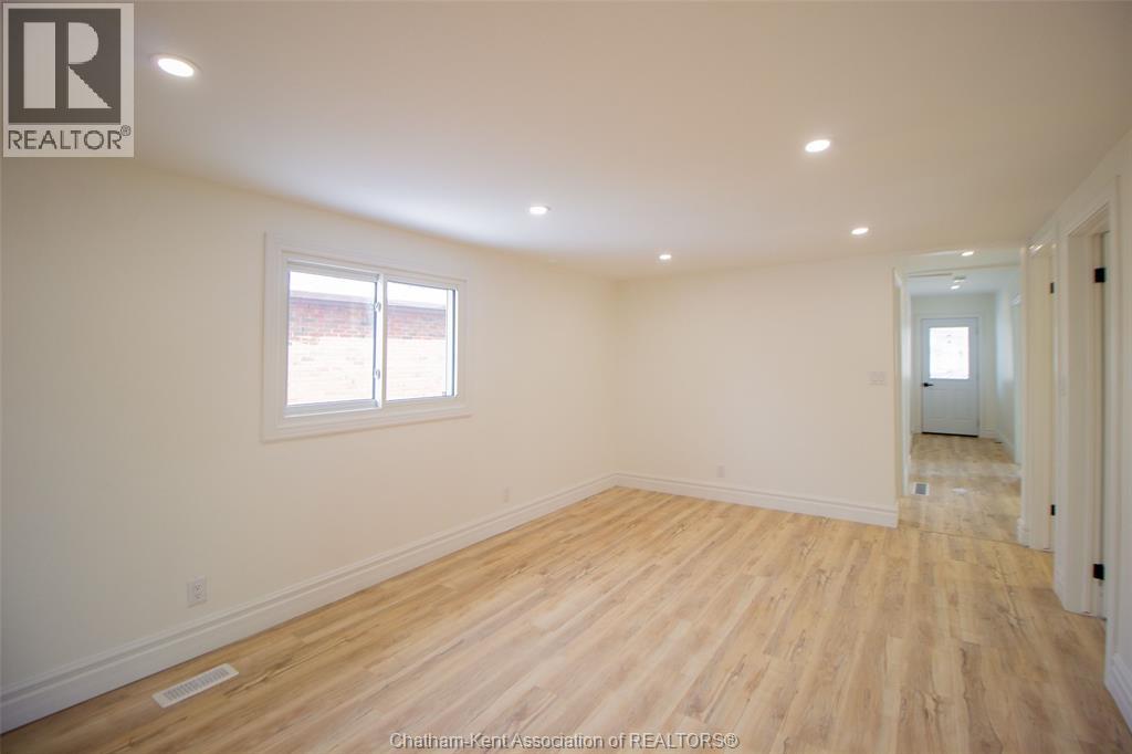 Photo 17 of 507 Trerice Street West, Dresden ON