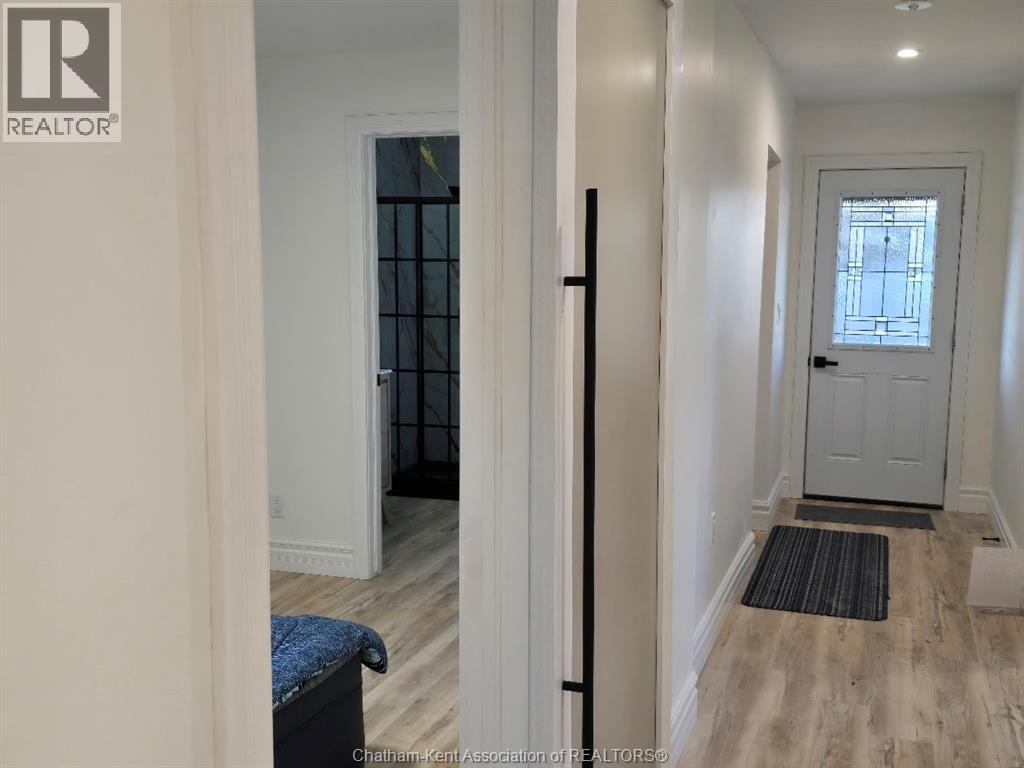 Photo 18 of 507 Trerice Street West, Dresden ON