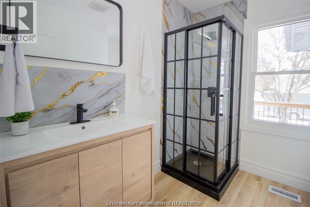 Photo 21 of 507 Trerice Street West, Dresden ON