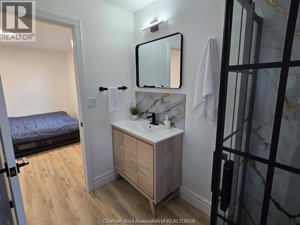 Photo 23 of 507 Trerice Street West, Dresden ON
