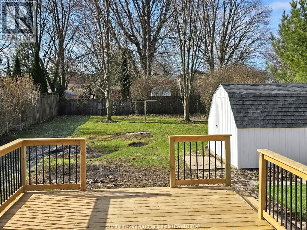 Photo 4 of 507 Trerice Street West, Dresden ON