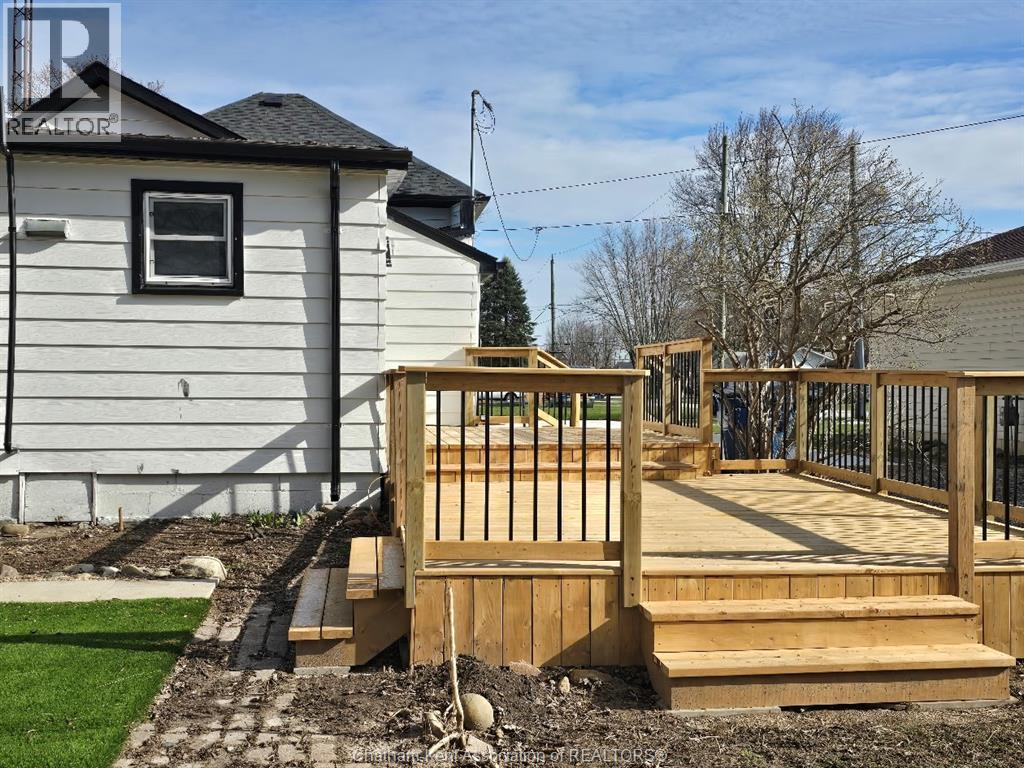 Photo 6 of 507 Trerice Street West, Dresden ON