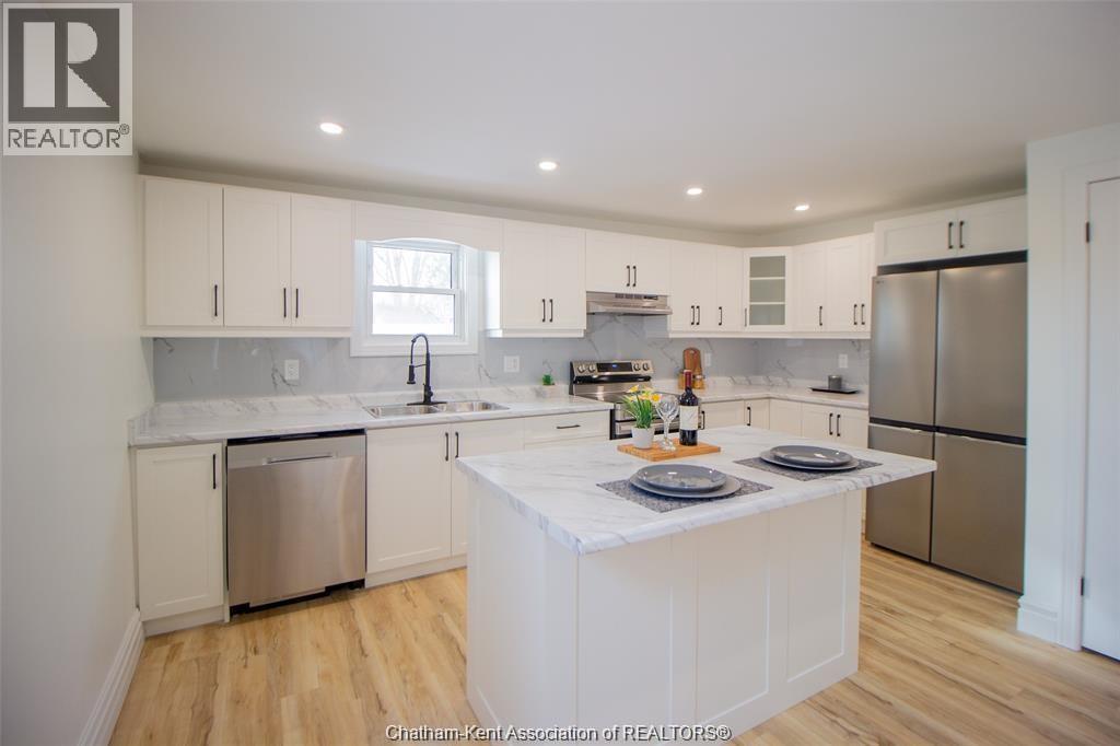 Photo 7 of 507 Trerice Street West, Dresden ON