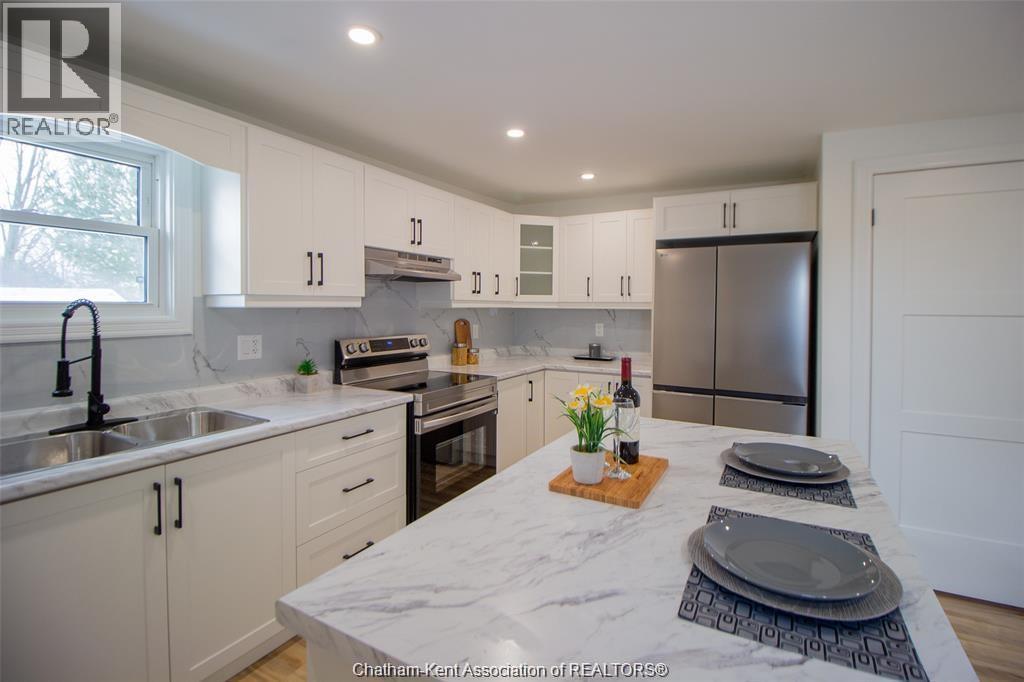 Photo 8 of 507 Trerice Street West, Dresden ON