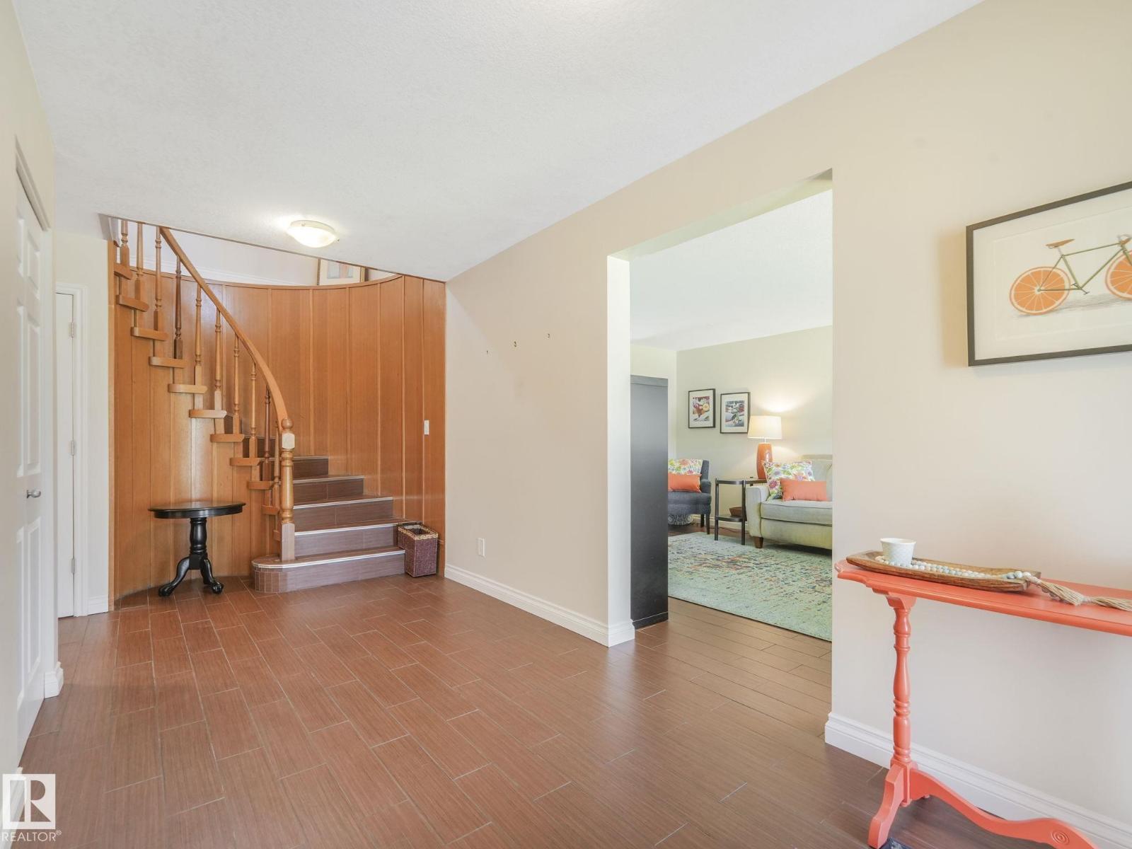 Photo 3 of 88 Wahstao Cr Nw, Edmonton AB